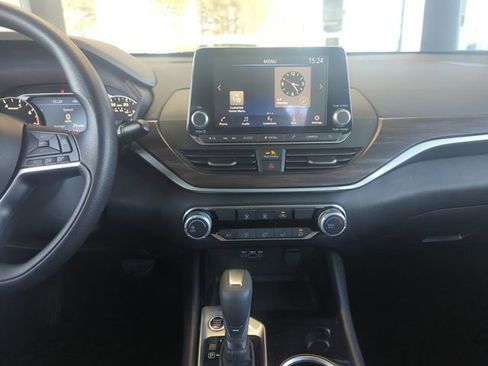 Used 2024 Nissan Altima 2.5 SV AWD/4WD image 24