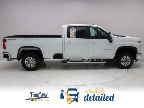 Used 2025 Chevrolet Silverado 3500 LT w/ Convenience Package AWD/4WD image 2