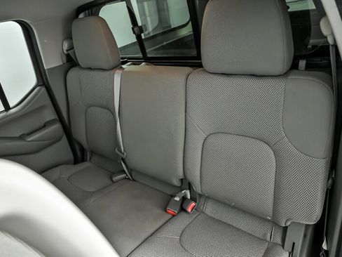 Used 2019 Nissan Frontier SV image 18