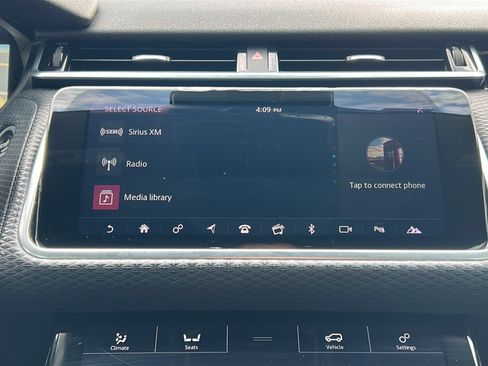 Used 2018 Land Rover Range Rover Velar R-Dynamic SE AWD/4WD image 27