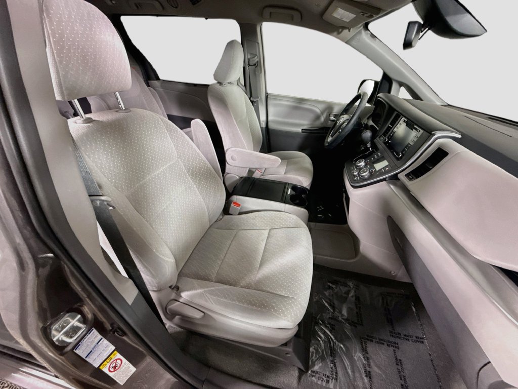 Certified 2019 Toyota Sienna LE AWD/4WD image 30