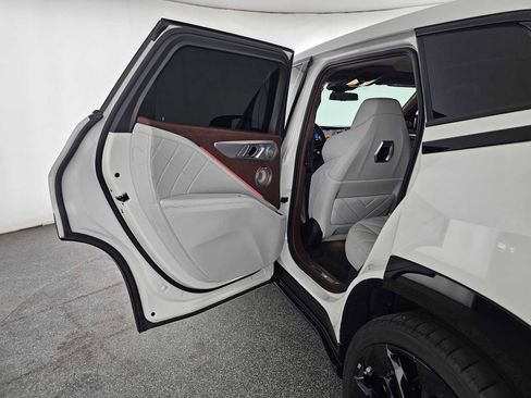 Used 2025 BMW XM image 15