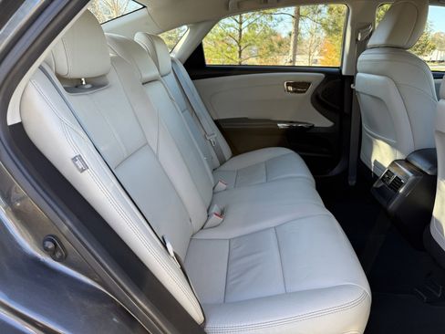 Used 2017 Toyota Avalon XLE image 36