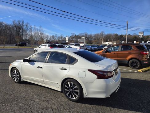 Used 2016 Nissan Altima 2.5 SV FWD image 10
