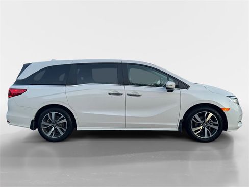 Certified 2024 Honda Odyssey Touring image 3
