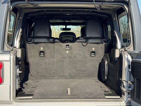 Used 2018 Jeep Wrangler Unlimited Sahara image 4