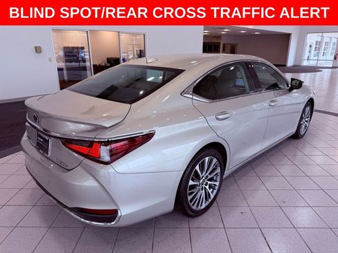 Certified 2020 Lexus ES 300h w/ Premium Package image 7