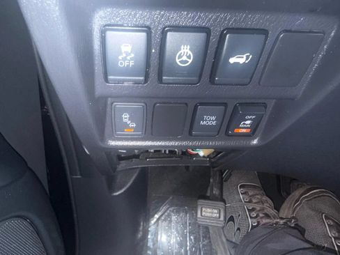 Used 2019 Nissan Pathfinder SL AWD/4WD image 22