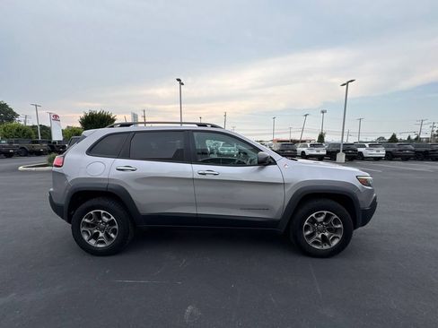 Used 2020 Jeep Cherokee Trailhawk w/ Cold Weather Group AWD/4WD image 6