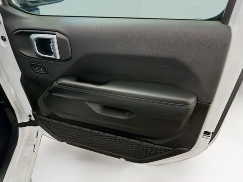 Used 2024 Jeep Wrangler Unlimited Sahara AWD/4WD image 32