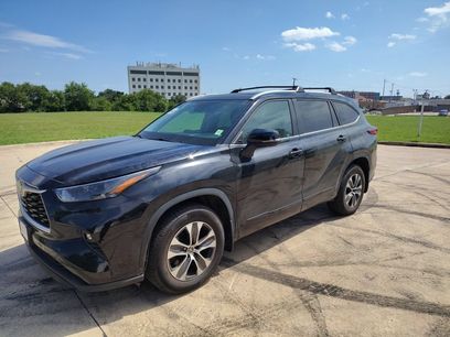 Used 2023 Toyota Highlander XLE