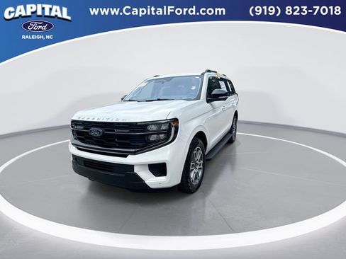 Certified 2025 Ford Expedition Active AWD/4WD image 4