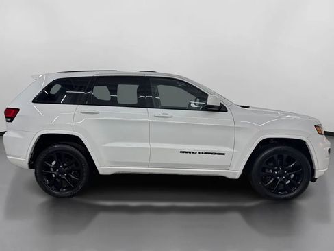 Used 2020 Jeep Grand Cherokee Altitude image 11