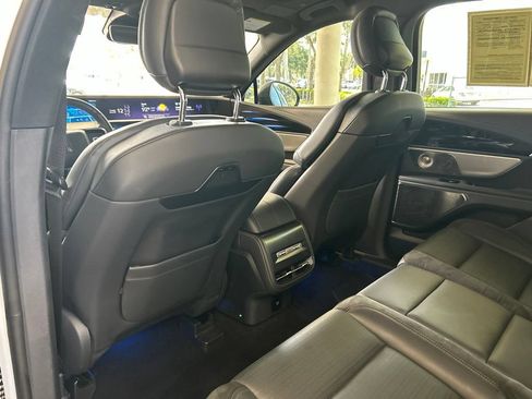 Used 2025 Lincoln Nautilus Reserve AWD/4WD image 39