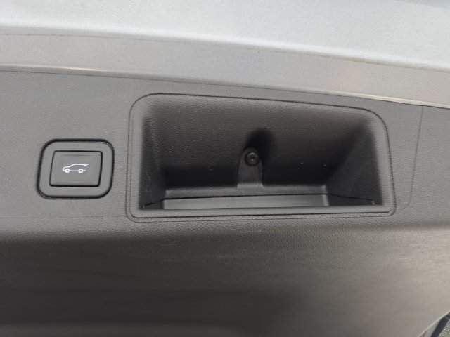 Used 2023 GMC Terrain SLT w/ LPO, Floor Liner Package AWD/4WD image 33