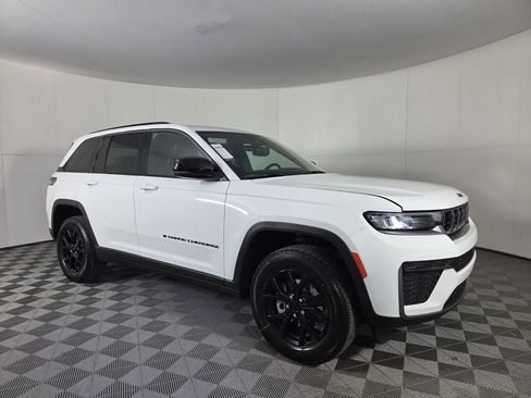 New 2026 Jeep Grand Cherokee Altitude image 2