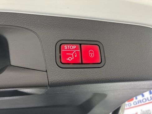 Used 2024 Mercedes-Benz GLS 450 4MATIC image 7