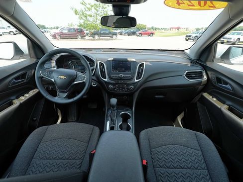 Used 2024 Chevrolet Equinox LT AWD/4WD image 28