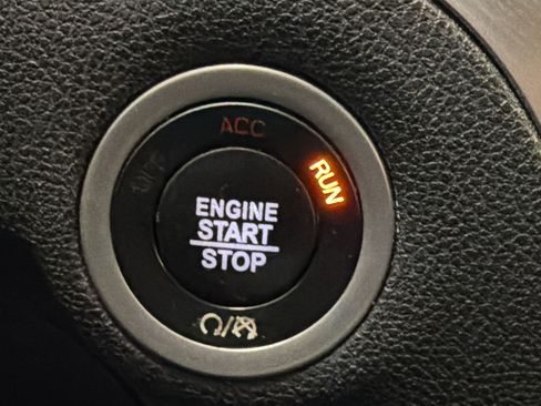 Used 2020 Chrysler 300 Touring RWD image 16