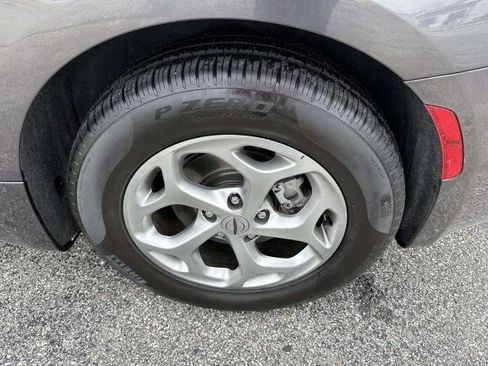 Used 2023 Chrysler Pacifica Limited image 35