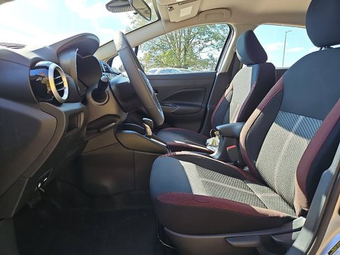 New 2025 Nissan Versa SR w/ Trunk Package image 11