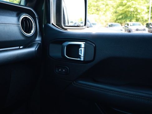 Used 2022 Jeep Wrangler Unlimited Sahara w/ Cold Weather Group AWD/4WD image 28
