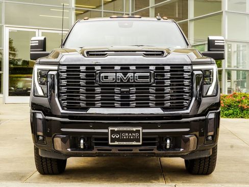 Used 2024 GMC Sierra 2500 Denali Ultimate w/ Max Trailering Package AWD/4WD image 7
