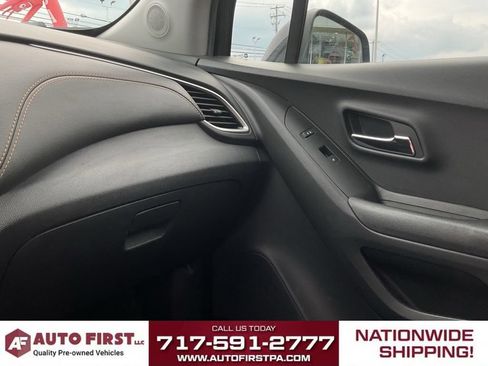 Used 2022 Chevrolet Trax LT w/ LT Convenience Package AWD/4WD image 21