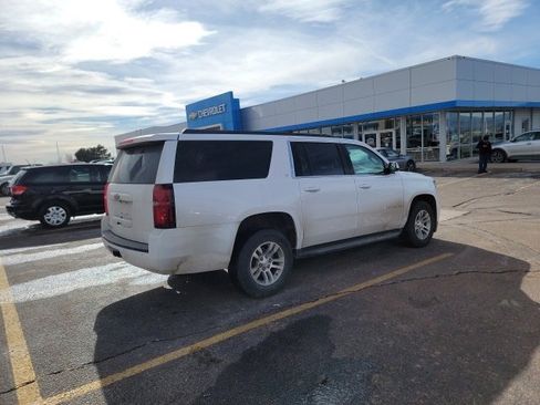 Used 2019 Chevrolet Suburban LT image 5