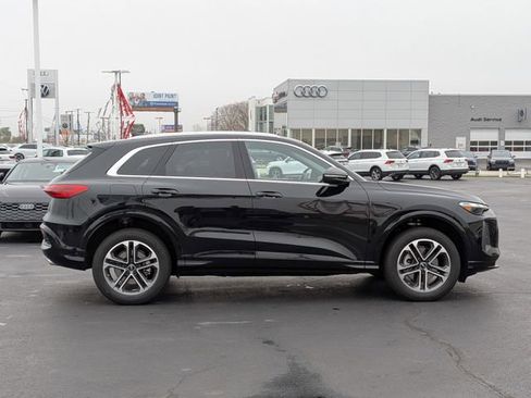 Used 2025 Audi Q5 Premium w/ Convenience Package AWD/4WD image 8