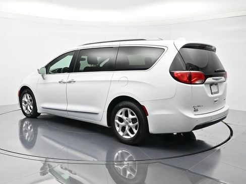 Used 2020 Chrysler Pacifica Limited image 8