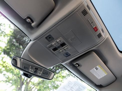 Used 2023 Volkswagen Taos SE image 40