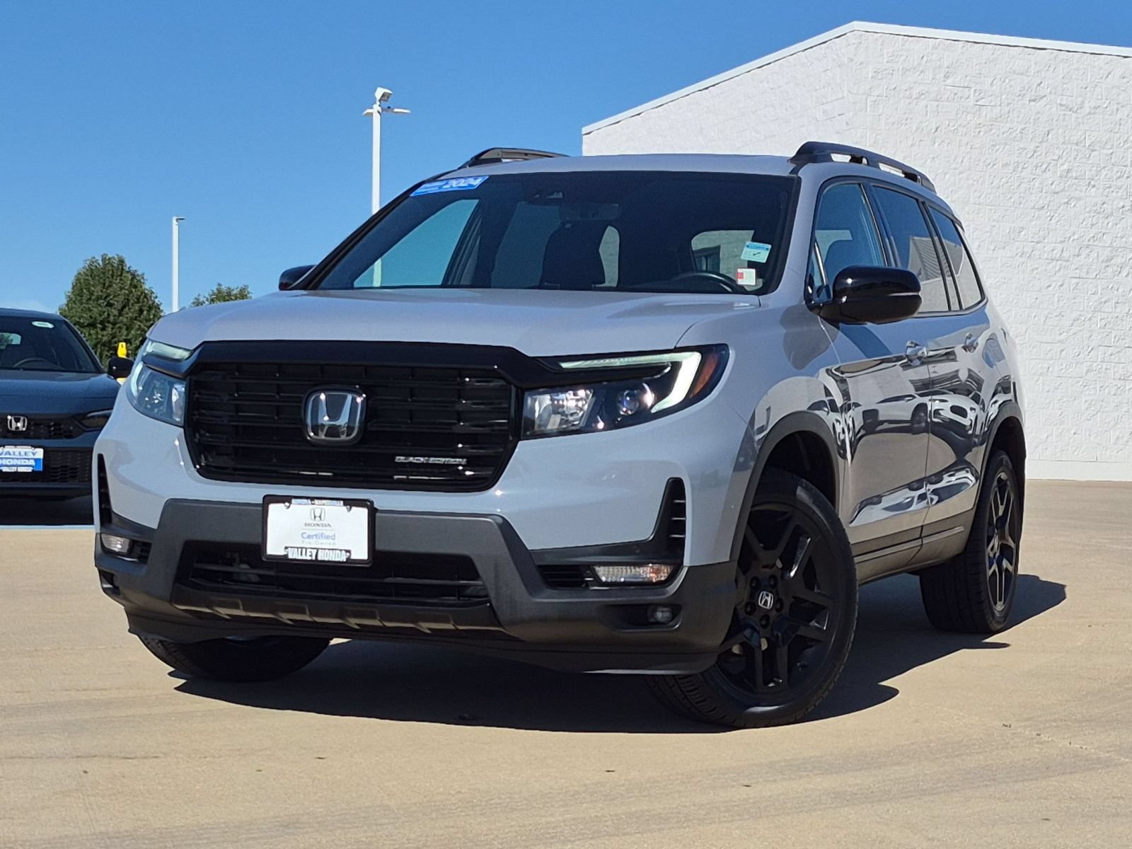 Used 2024 Honda Passport Black Edition image 2