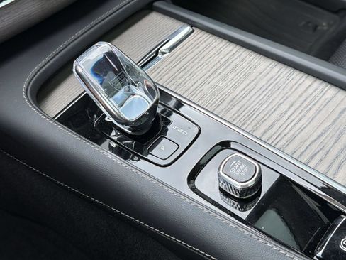 Certified 2023 Volvo XC90 T8 Ultimate AWD/4WD image 17