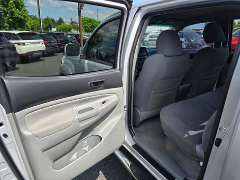Used 2011 Toyota Tacoma PreRunner w/ TRD Sport Pkg RWD image 17