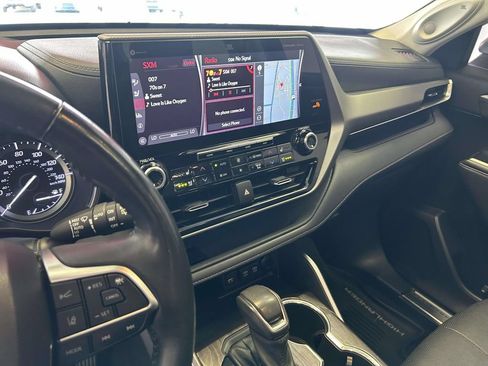 Used 2020 Toyota Highlander Platinum FWD image 21