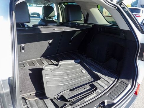 Used 2023 Land Rover Discovery Sport SE image 30