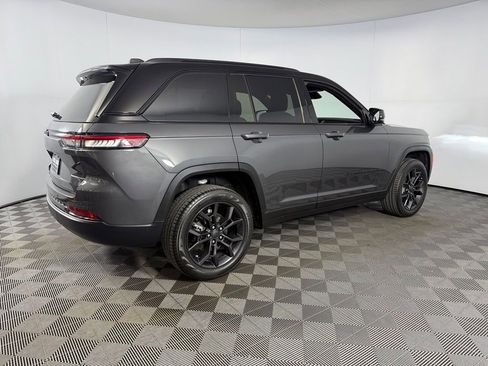Certified 2025 Jeep Grand Cherokee Limited w/ Trailer Tow Package AWD/4WD image 6