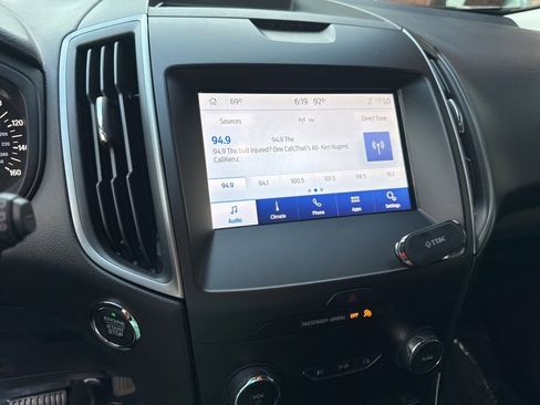 Used 2020 Ford Edge SE image 3