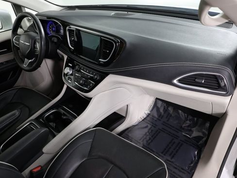 Used 2022 Chrysler Pacifica Limited image 40