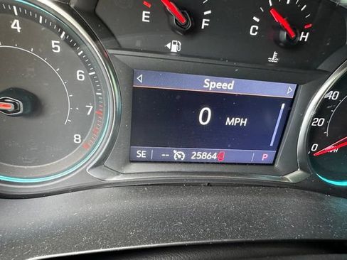 Used 2023 Chevrolet Traverse LT FWD image 18