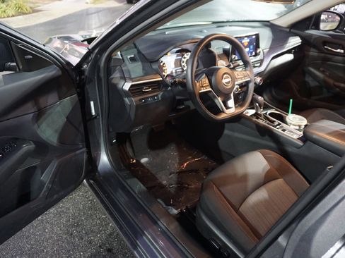 Used 2024 Nissan Altima 2.5 SV image 7