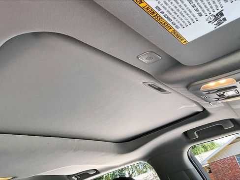 Used 2023 Toyota Highlander XLE FWD image 28