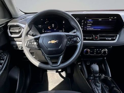 Used 2025 Chevrolet TrailBlazer LT AWD/4WD image 8