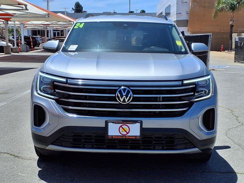 Used 2024 Volkswagen Atlas SE FWD image 2