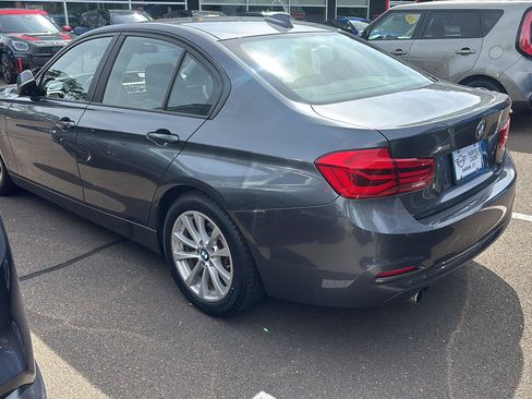 Used 2018 BMW 320i xDrive Sedan AWD/4WD image 6