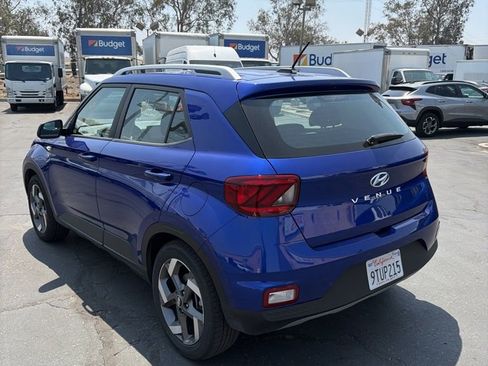 Used 2025 Hyundai Venue SEL image 8