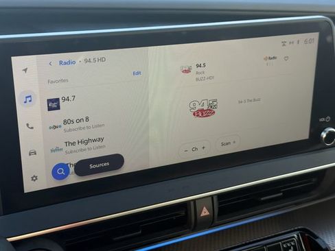 Used 2025 Toyota Prius XLE FWD image 19