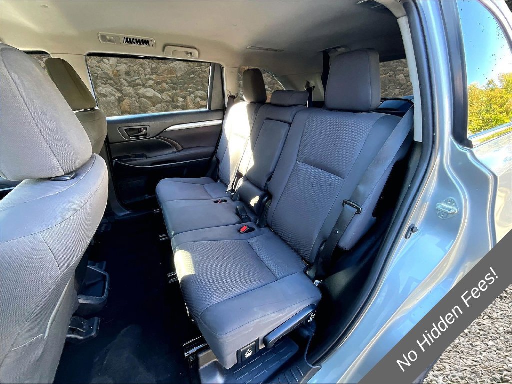 Used 2019 Toyota Highlander LE AWD/4WD image 18