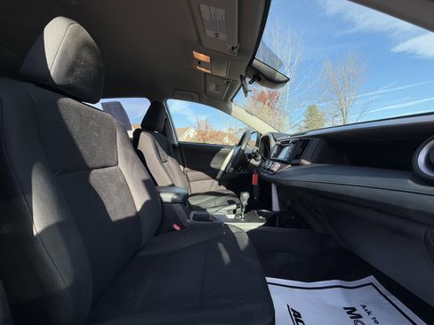 Used 2018 Toyota RAV4 LE image 35